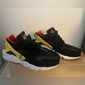 Nike women’s Air Huarache